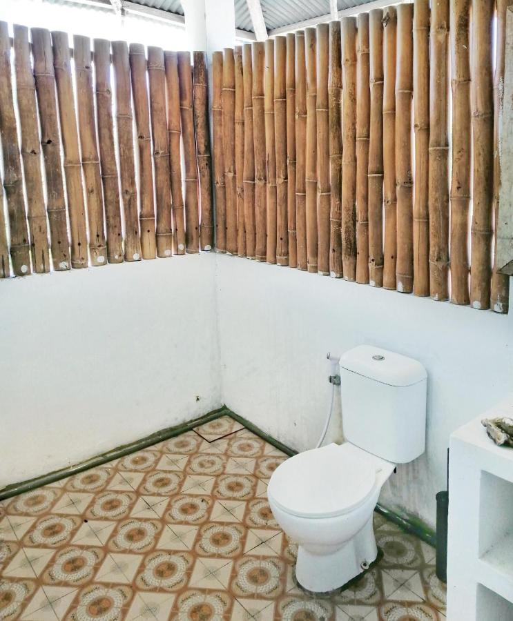 Lambo Homestay Waikabubak Exteriör bild