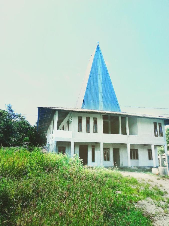 Lambo Homestay Waikabubak Exteriör bild
