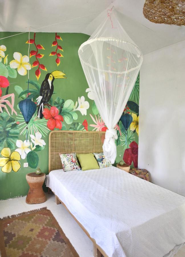Lambo Homestay Waikabubak Exteriör bild